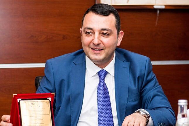 Notarius ilk məhkəməsində həbs edildi Notarius ilk məhkəməsində həbs edildi