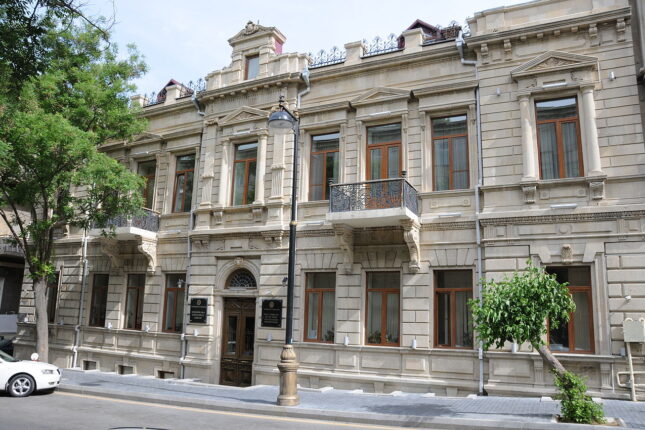 4 günlük sərgi üçün 480 min manat? 4 günlük sərgi üçün 480 min manat?