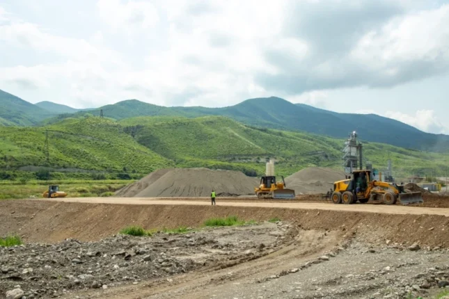 Ağdam–Xankəndi dəmir yolu xəttinin tikintisi davam edir – VİDEO Ağdam–Xankəndi dəmir yolu xəttinin tikintisi davam edir – VİDEO