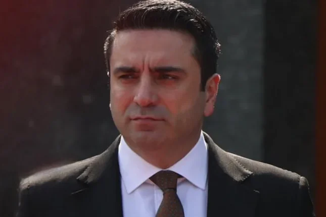 Simonyan deputat mandatından imtina etdi