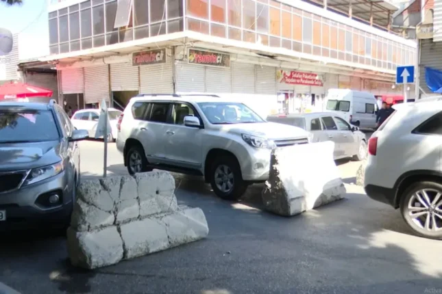 8-ci kilometr bazarı ətrafında aparılan yol təmiri sahibkarlara ziyan vurdu (VİDEO)
