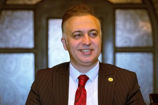 Hüseyndən Zaur Kamala: “1500 manatımı qaytar”
