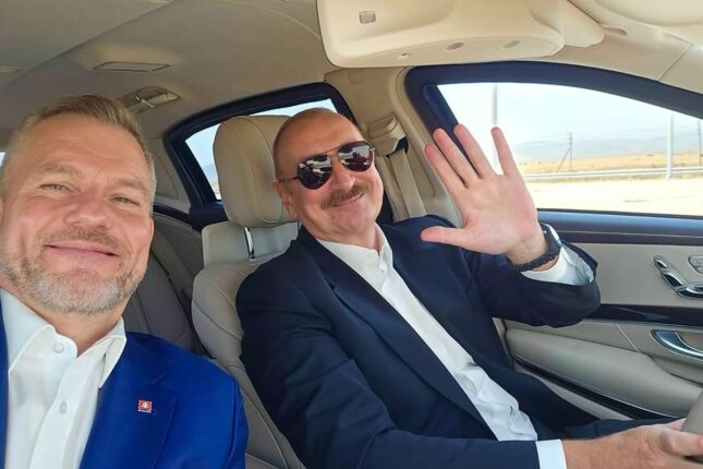 Prezidentin maşınında selfi çəkdi – Foto Prezidentin maşınında selfi çəkdi – Foto