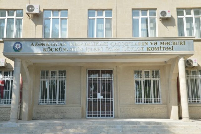 “Qaçqınkom” 79 min manata zibil qutuları alır