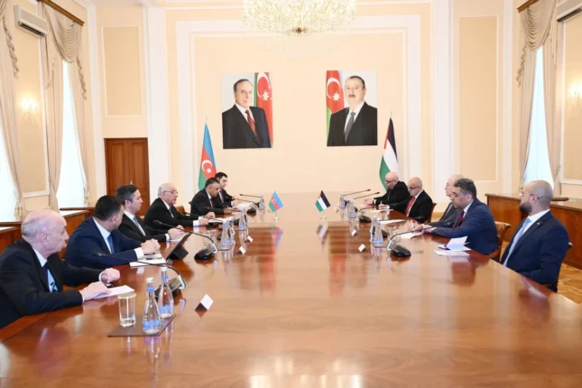 Əli Əsədov fələstinli həmkarı ilə – FOTO Əli Əsədov fələstinli həmkarı ilə – FOTO