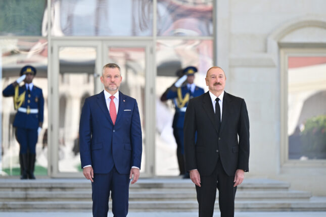 Liderlər mətbuata bəyanatlarla çıxış edirlər Liderlər mətbuata bəyanatlarla çıxış edirlər