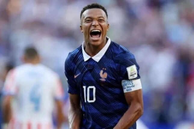 Mbappe dünya çempionatlarının tarixinə düşdü Mbappe dünya çempionatlarının tarixinə düşdü