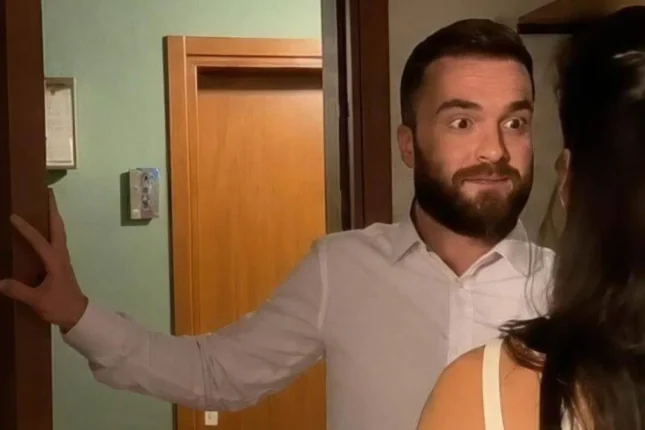 Qadın turist rus dilində danışdığı üçün döyüldü – VİDEO Qadın turist rus dilində danışdığı üçün döyüldü – VİDEO