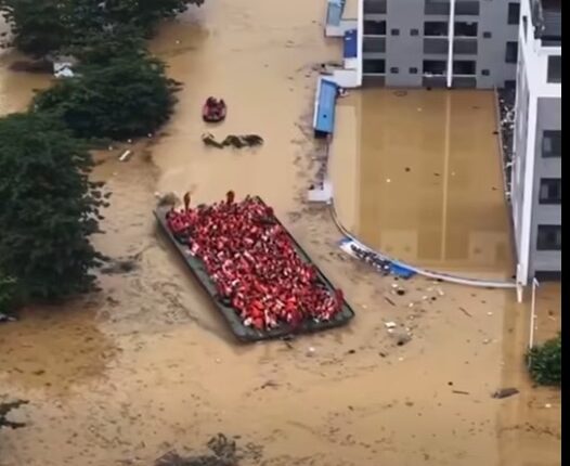 3 gündür universitet  kampusunda qalan tələbələr belə xilas edildi – Video