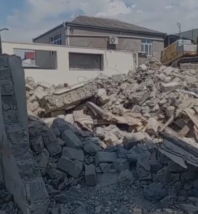 Masazırda məşhur otel sökülür – Video Masazırda məşhur otel sökülür – Video
