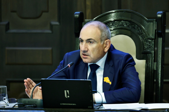 Paşinyan və komandası istefa verir Paşinyan və komandası istefa verir