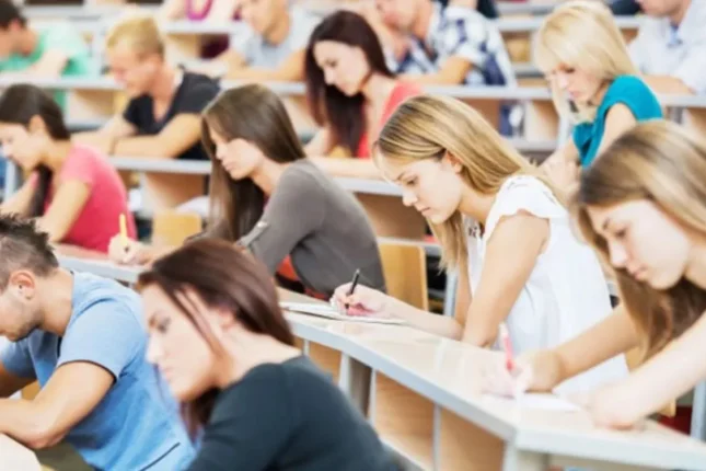Azərbaycanda bu tələbələr digər universitetlərə köçürüləcək Azərbaycanda bu tələbələr digər universitetlərə köçürüləcək