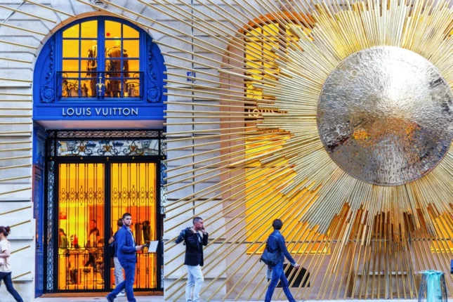 Çin şirkəti “Louis Vuitton”a 1,5 milyon dollar təzminat ödəyəcək Çin şirkəti “Louis Vuitton”a 1,5 milyon dollar təzminat ödəyəcək