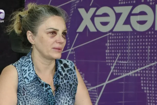 Keçmiş iş yoldaşı tərəfindən döyülən qadın DANIŞDI – VİDEO Keçmiş iş yoldaşı tərəfindən döyülən qadın DANIŞDI – VİDEO