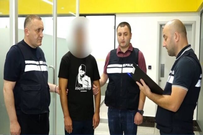 Fatiməni öldürən qohumu Batumi aeroportunda saxlanıldı – VİDEO Fatiməni öldürən qohumu Batumi aeroportunda saxlanıldı – VİDEO
