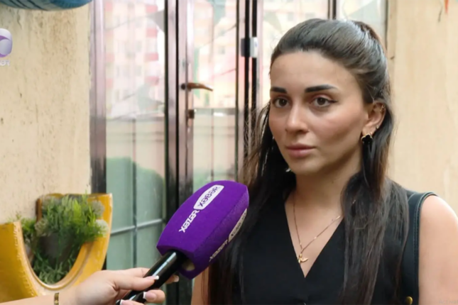 Müdir maaşa görə etiraz edən işçini döyüb? – Video Müdir maaşa görə etiraz edən işçini döyüb? – Video