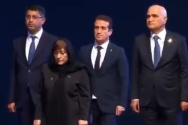 Azərbaycan rəsmiləri Xamenei ilə vida mərasimində – Video Azərbaycan rəsmiləri Xamenei ilə vida mərasimində – Video