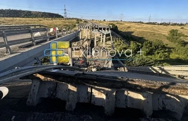 Ukrayna Luqanskda dəmir yolu körpüsünü VURDU Ukrayna Luqanskda dəmir yolu körpüsünü VURDU