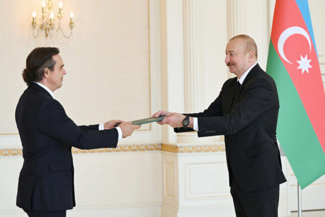 Prezident yeni səfirləri qəbul etdi – Fotolar Prezident yeni səfirləri qəbul etdi – Fotolar