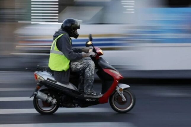 Moped sahibləri OXUSUN