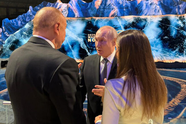 Prezident Putinlə ayaqüstü söhbət etdi – Fotolar Prezident Putinlə ayaqüstü söhbət etdi – Fotolar