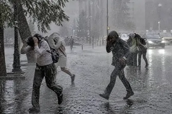 Hava kəskin dəyişdi: Bakıya DOLU YAĞACAQ