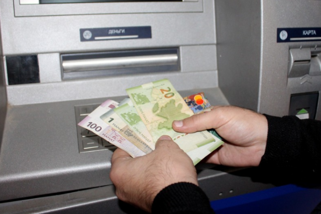 Arvadın borcuna görə ərin pensiyası tutula bilər? – AÇIQLAMA