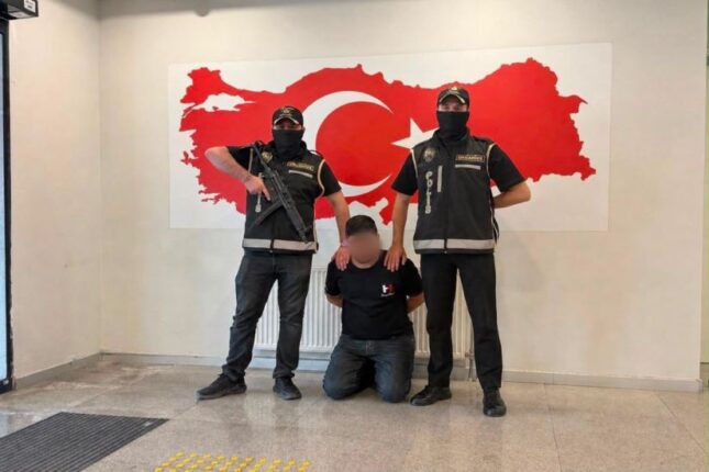 Türkiyədə axtarışda olan şəxs Bakıda saxlanılaraq ölkəyə gətirilib Türkiyədə axtarışda olan şəxs Bakıda saxlanılaraq ölkəyə gətirilib