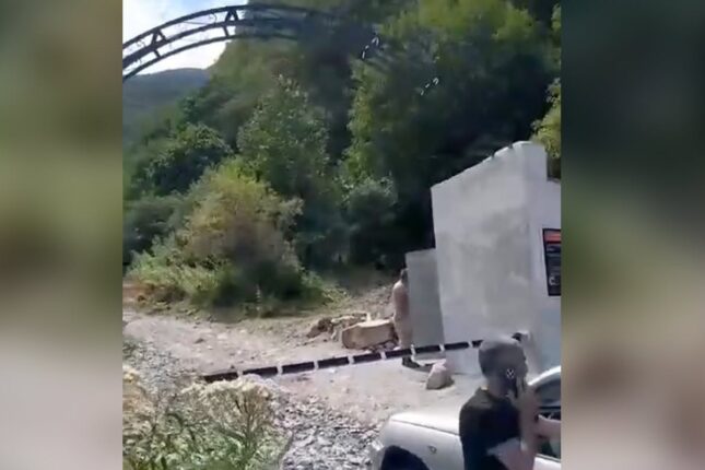 Məşhur şəlaləyə gedən yola şlaqbaum qoyuldu – Ödəniş tələb edilir – Video