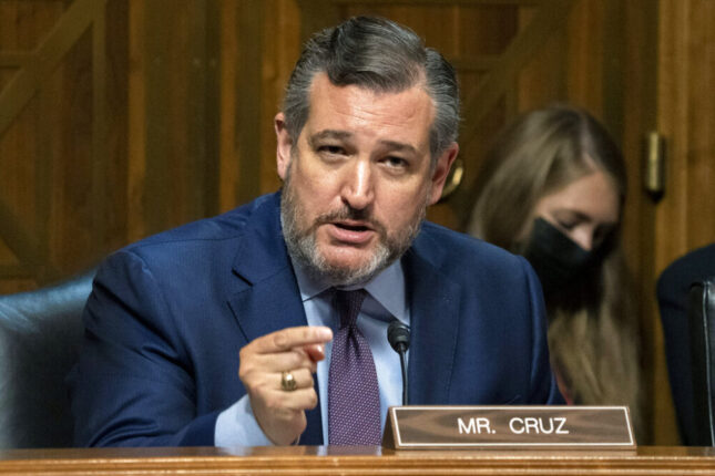Senator: “İranda etirazçılara silah verilməlidir” Senator: “İranda etirazçılara silah verilməlidir”