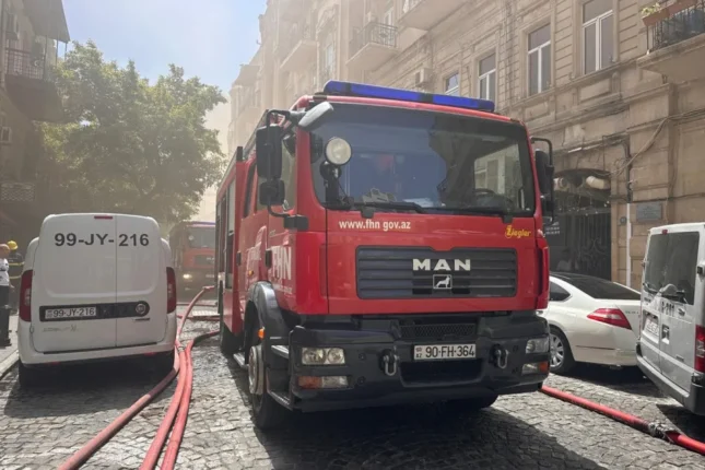 “Torqovı”da bina YANIR: Sakinlər təxliyə edildi – FOTO – VİDEO