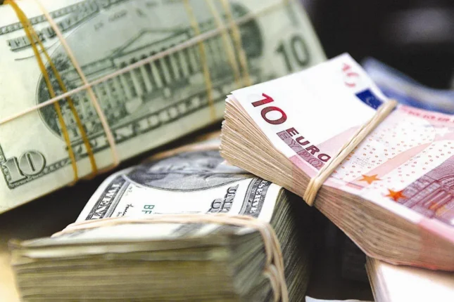 Dollar almaq istəyənlərin NƏZƏRİNƏ!