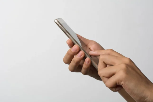 Smartfon asılılığı ömrü necə qısaldır? – Psixoloqdan açıqlama Smartfon asılılığı ömrü necə qısaldır? – Psixoloqdan açıqlama