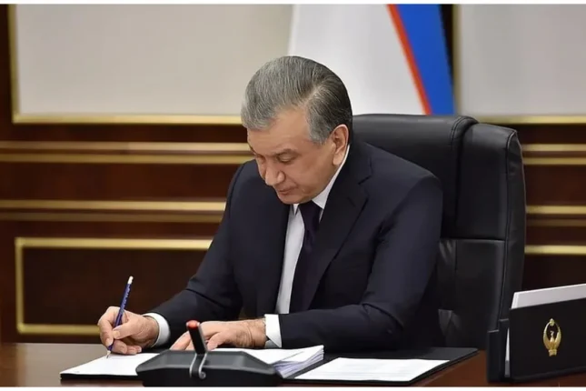 Şavkat Mirziyoyev 850-dən çox məhkumu əfv edib Şavkat Mirziyoyev 850-dən çox məhkumu əfv edib
