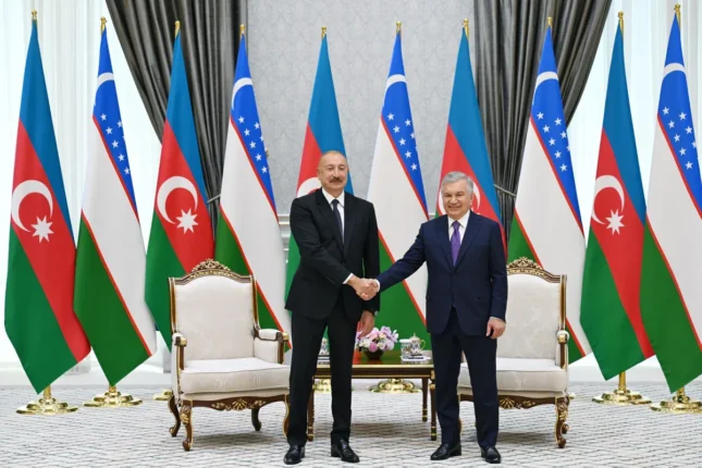 İlham Əliyev Şavkat Mirziyoyevi Azərbaycana səfərə dəvət edib İlham Əliyev Şavkat Mirziyoyevi Azərbaycana səfərə dəvət edib