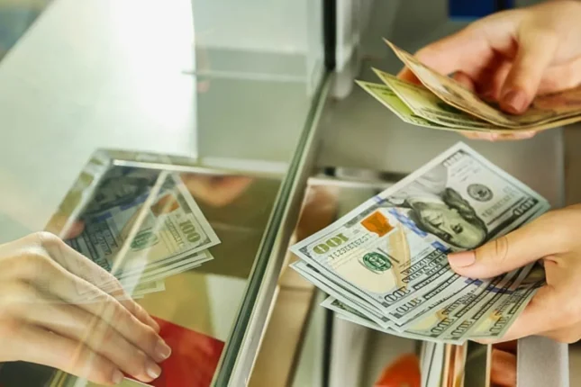 Dollar almaq istəyənlər – Məlumatınız olsun… Dollar almaq istəyənlər – Məlumatınız olsun…