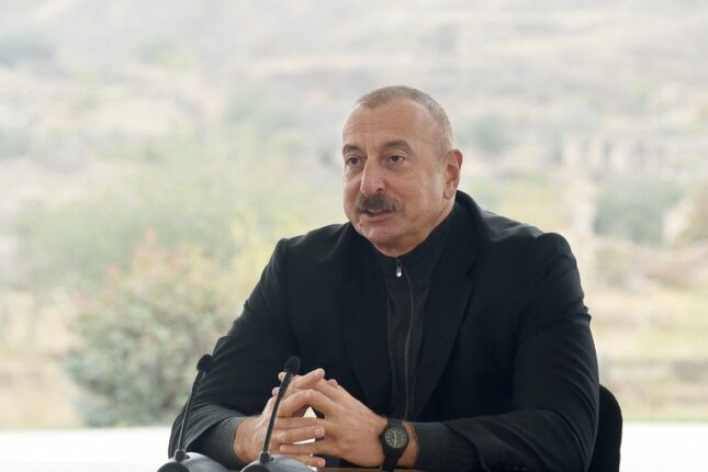 Prezident İlham Əliyev DSX-nin bir qrup hərbi qulluqçusunu təltif edib Prezident İlham Əliyev DSX-nin bir qrup hərbi qulluqçusunu təltif edib