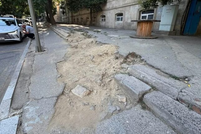 Yasamalda təhlükəli səkilər – Foto