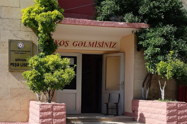 “Maaşımı karta az köçürürdülər, indi yeganə gəlirimdən də oldum” “Maaşımı karta az köçürürdülər, indi yeganə gəlirimdən də oldum”