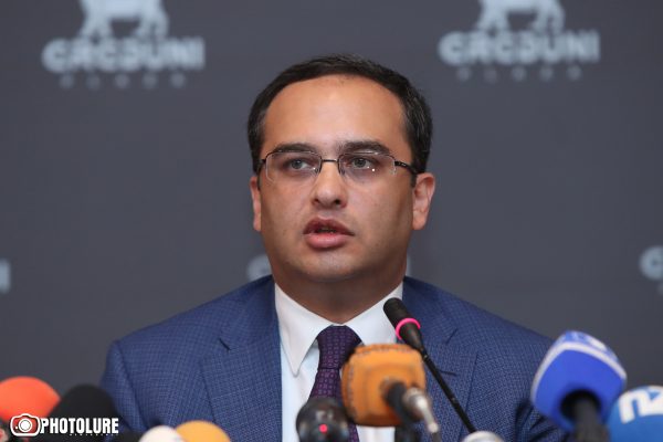 Soqomonyan: “Biz hər şeyi korrupsiyaya qurban verdik” Soqomonyan: “Biz hər şeyi korrupsiyaya qurban verdik”