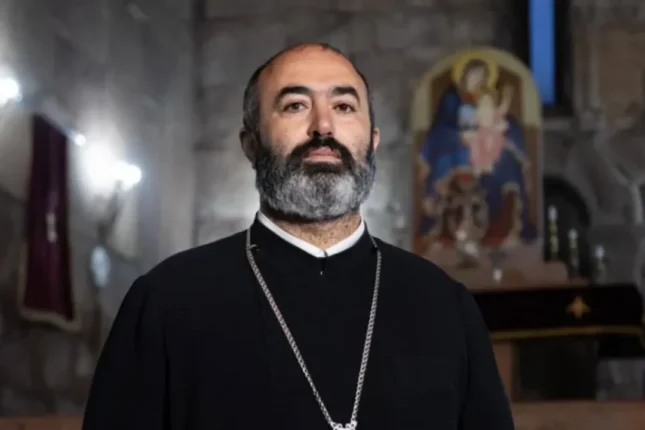 Erməni keşiş Qarabağda qədim albanları “axtarır” Erməni keşiş Qarabağda qədim albanları “axtarır”