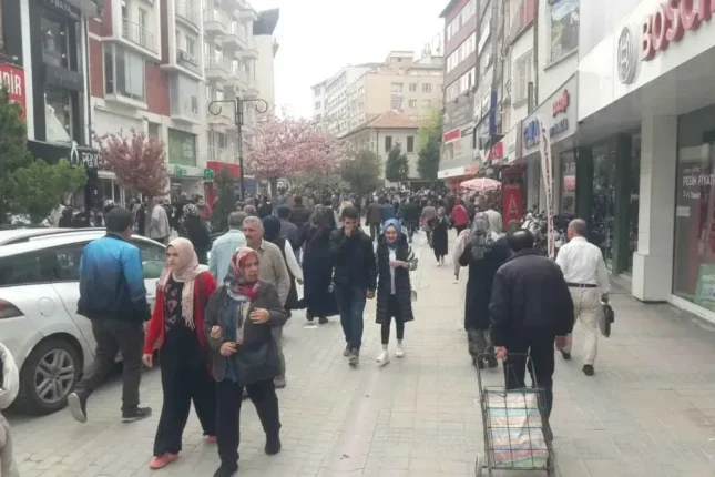 Türkiyədə “boz boşanmalar” artır: 30-40 illik evliliklər də dağılır