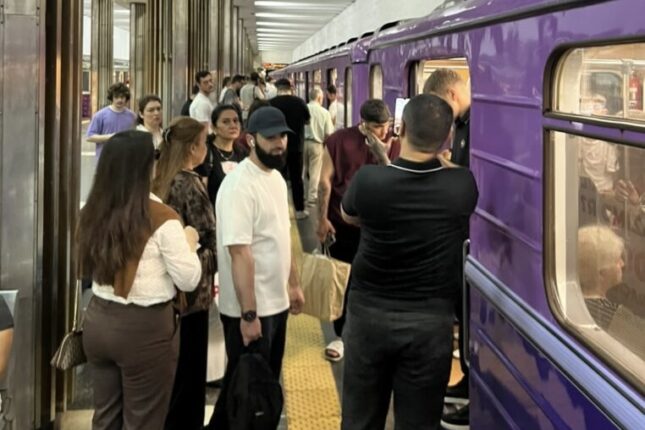 Metroda qatarların hərəkəti dayandı – SƏBƏB Metroda qatarların hərəkəti dayandı – SƏBƏB