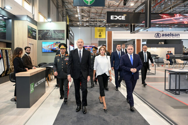 Prezident və birinci xanım Bakıda keçirilən sərgilərlə tanış oldu (YENİLƏNİB/FOTO/VİDEO)
