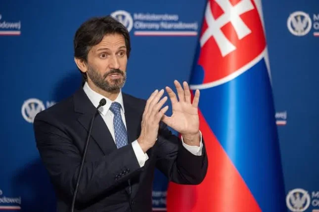 Slovakiyanın müdafiə naziri Azərbaycana gəlib
