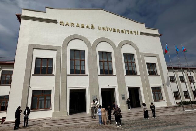 Tələbələri şantaj edən müəllimə hökm oxundu Tələbələri şantaj edən müəllimə hökm oxundu