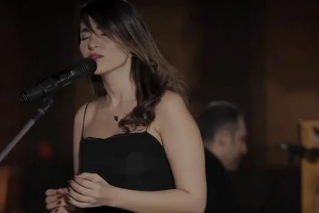 Hicabsız konsert vermişdi – Ağır cəzalandırıldı Hicabsız konsert vermişdi – Ağır cəzalandırıldı