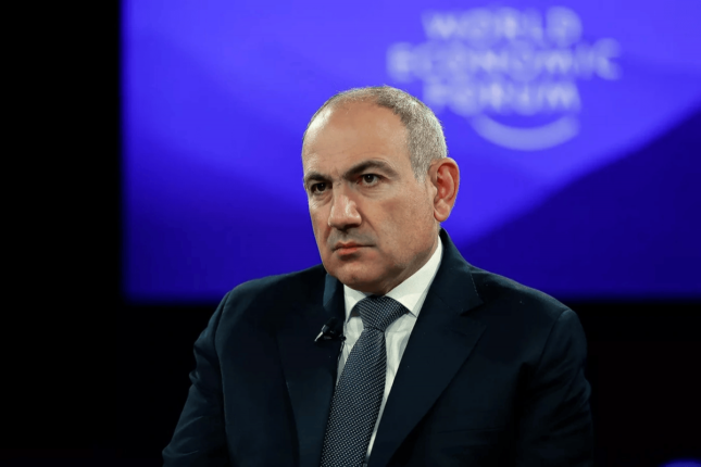 Paşinyan: “Mənim Bakıda heykəlim qoyulmalıdır”