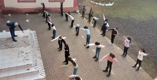 “21-ci əsrdə bu şəraitdə oxuyuruq” – ŞİKAYƏT (Fotolar)