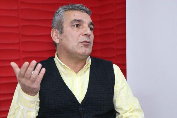 Partiya sədri məmurları hədəfə aldı: “Xalqın dilini bilməyənlər subsidiya hesabı edir” Partiya sədri məmurları hədəfə aldı: “Xalqın dilini bilməyənlər subsidiya hesabı edir”